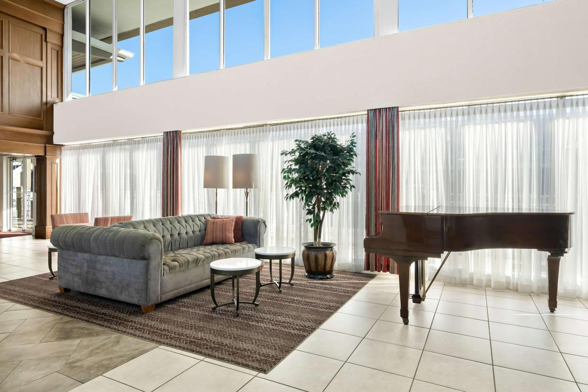 Brandywine Valley Inn Surestay Plus By Best Western Wilmington Bagian luar foto