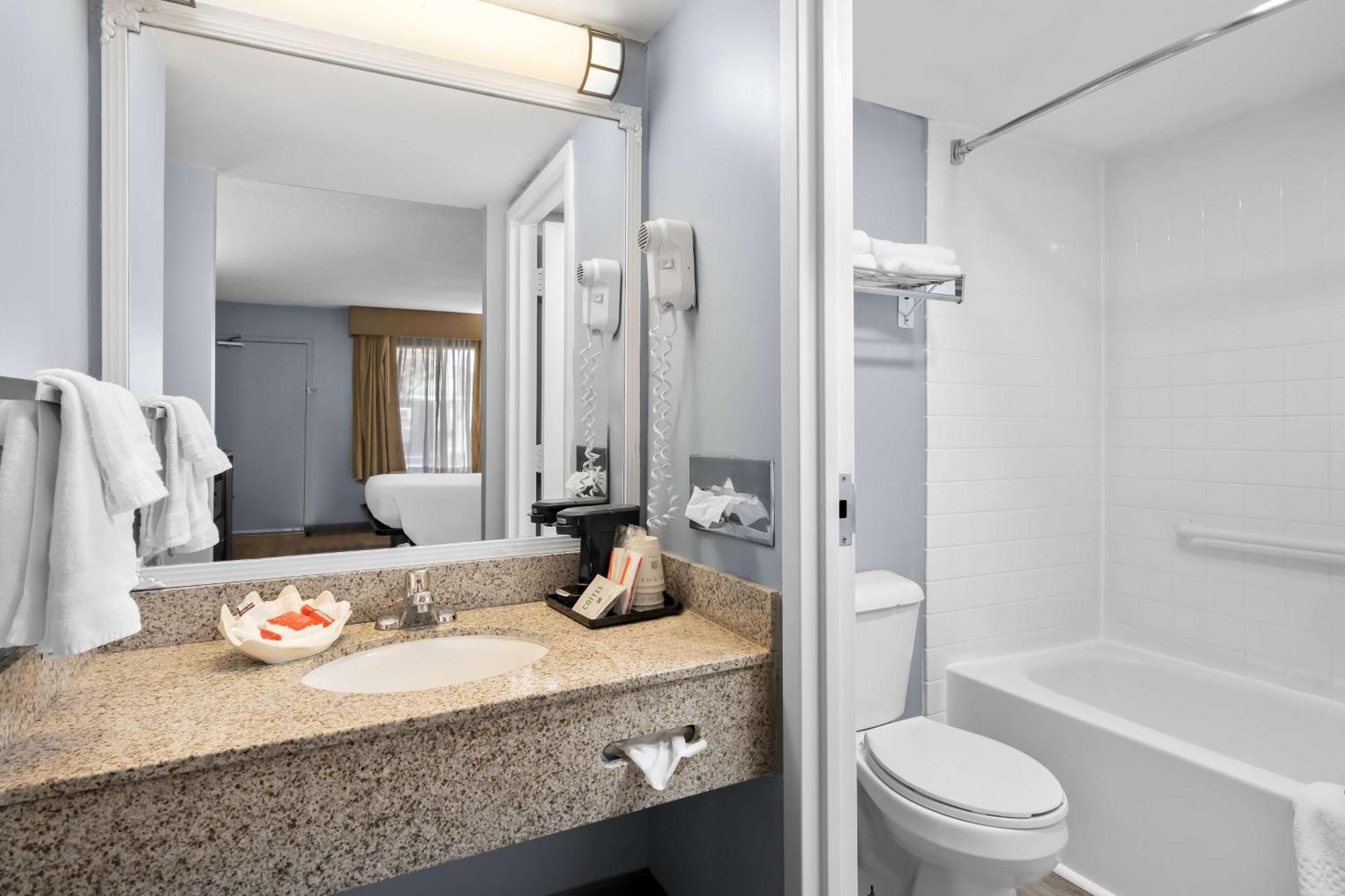 Brandywine Valley Inn Surestay Plus By Best Western Wilmington Bagian luar foto