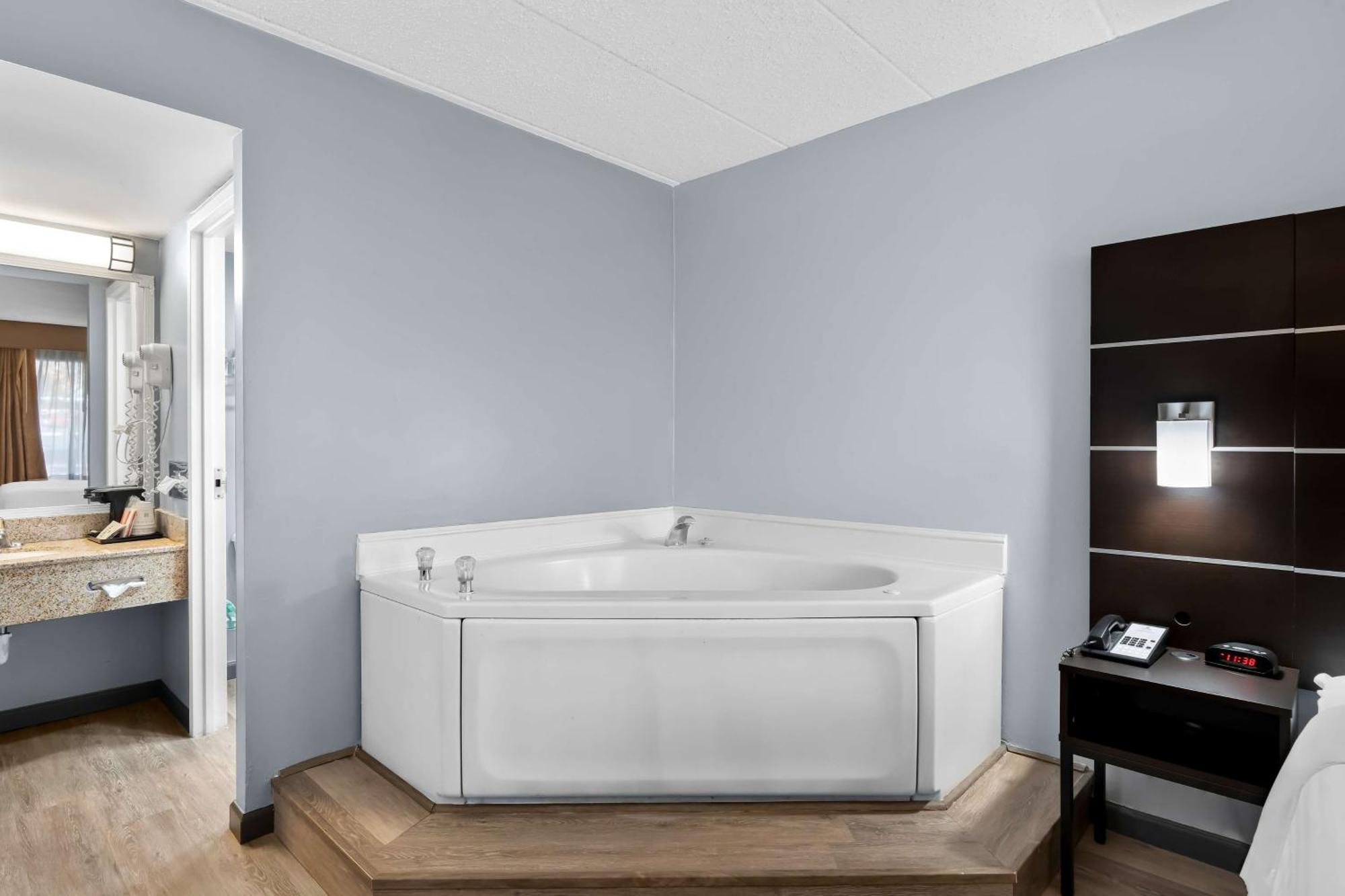Brandywine Valley Inn Surestay Plus By Best Western Wilmington Bagian luar foto