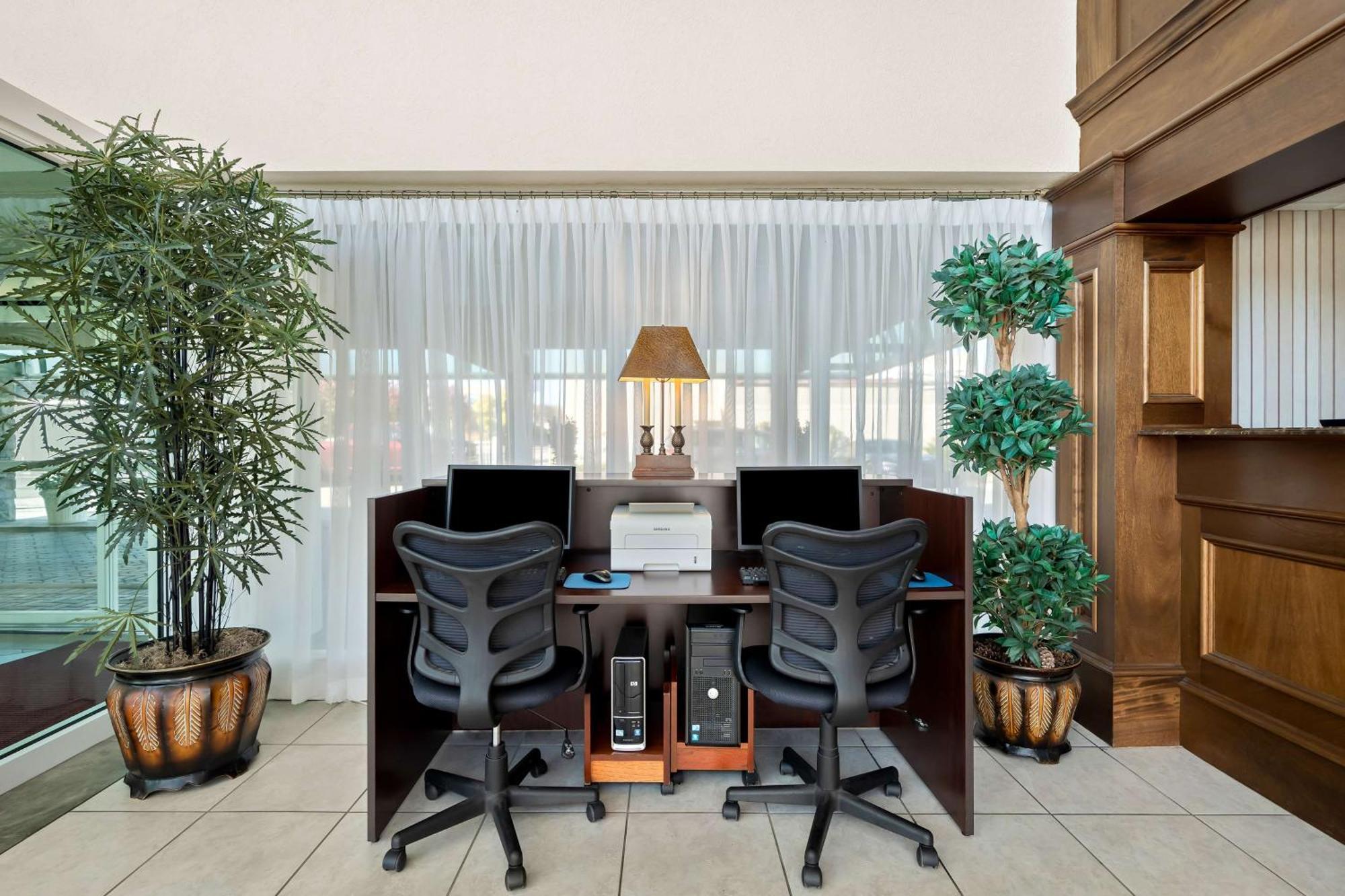 Brandywine Valley Inn Surestay Plus By Best Western Wilmington Bagian luar foto